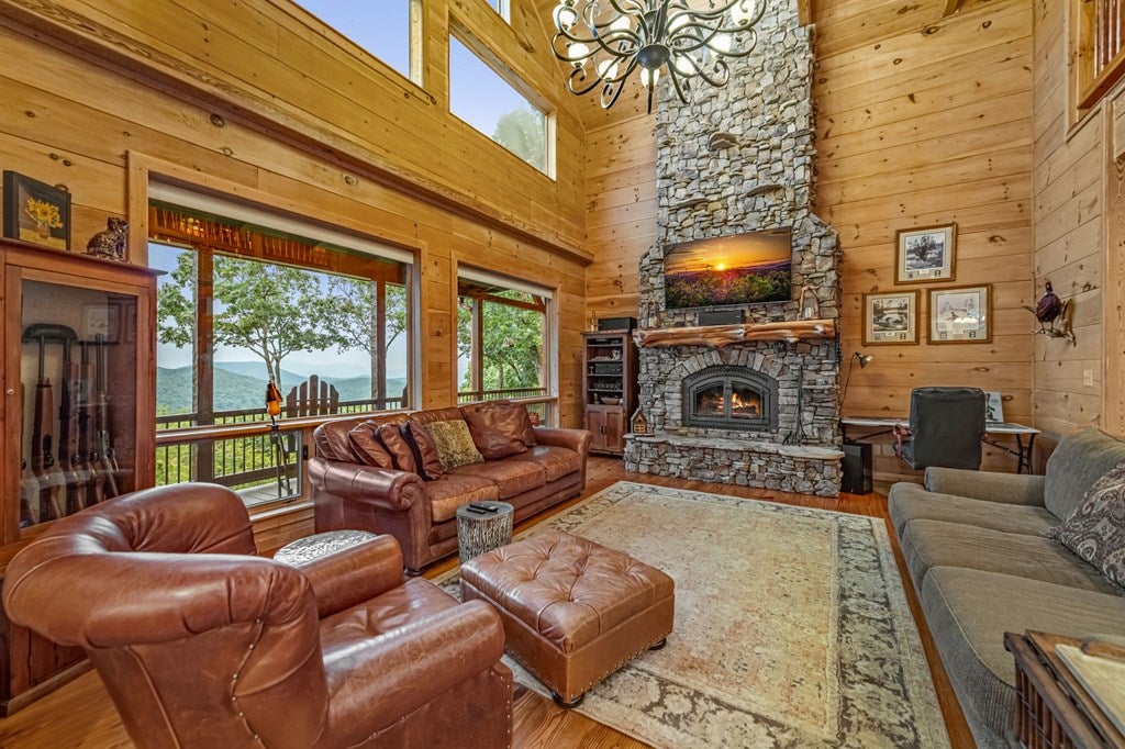 Morganton, Georgia, 30560, United States, 4 Bedrooms Bedrooms, ,5 BathroomsBathrooms,Residential,Active,1952626