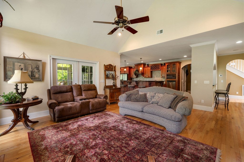 Ellijay, Georgia, 30536, United States, 3 Bedrooms Bedrooms, ,3 BathroomsBathrooms,Residential,Active,1953369