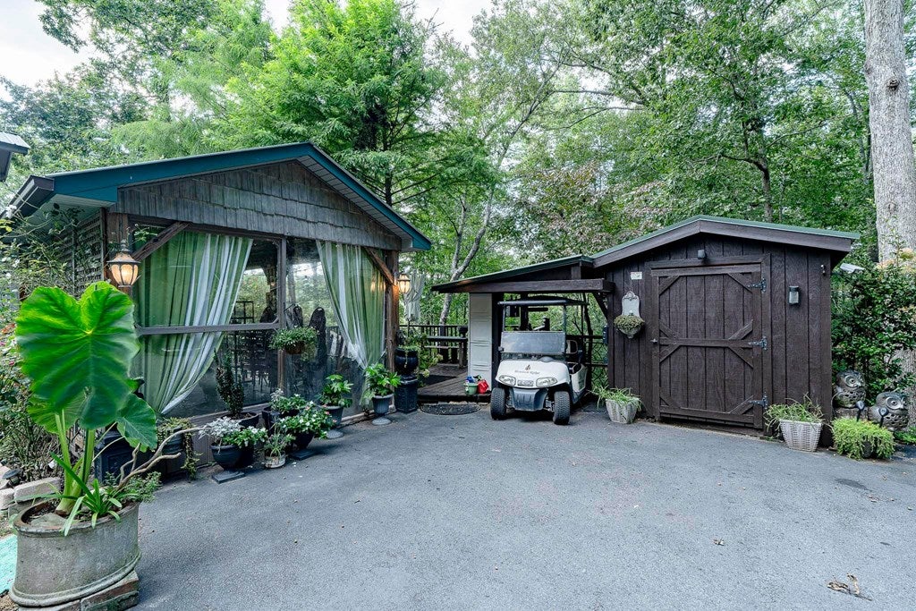 Blairsville, Georgia, 30512, United States, 5 Bedrooms Bedrooms, ,6 BathroomsBathrooms,Residential,Active,1944103