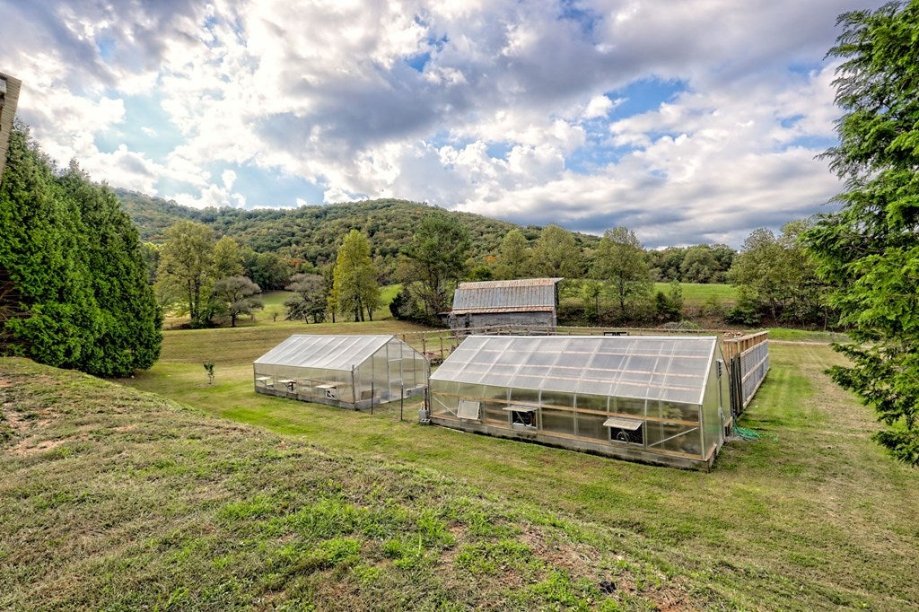 Warne, North Carolina, 28909, United States, 5 Bedrooms Bedrooms, ,6 BathroomsBathrooms,Residential,Active,1968121