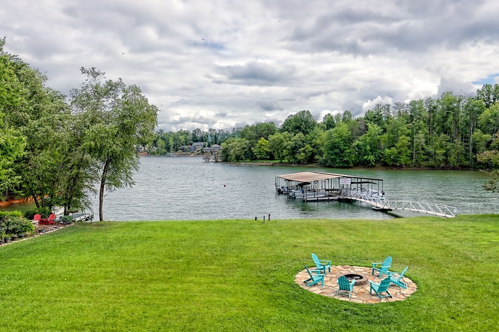 Hiawassee, Georgia, 30546, United States, 2 Bedrooms Bedrooms, ,3 BathroomsBathrooms,Residential,Active,1914805