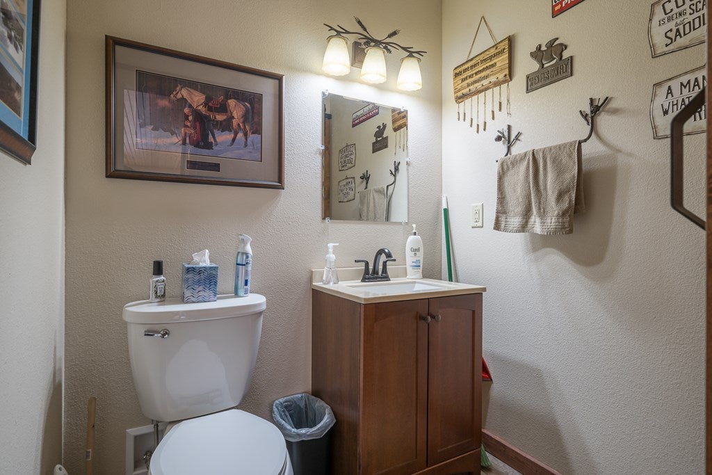 Murphy, North Carolina, 28906, United States, 4 Bedrooms Bedrooms, ,7 BathroomsBathrooms,Residential,Active,1748698