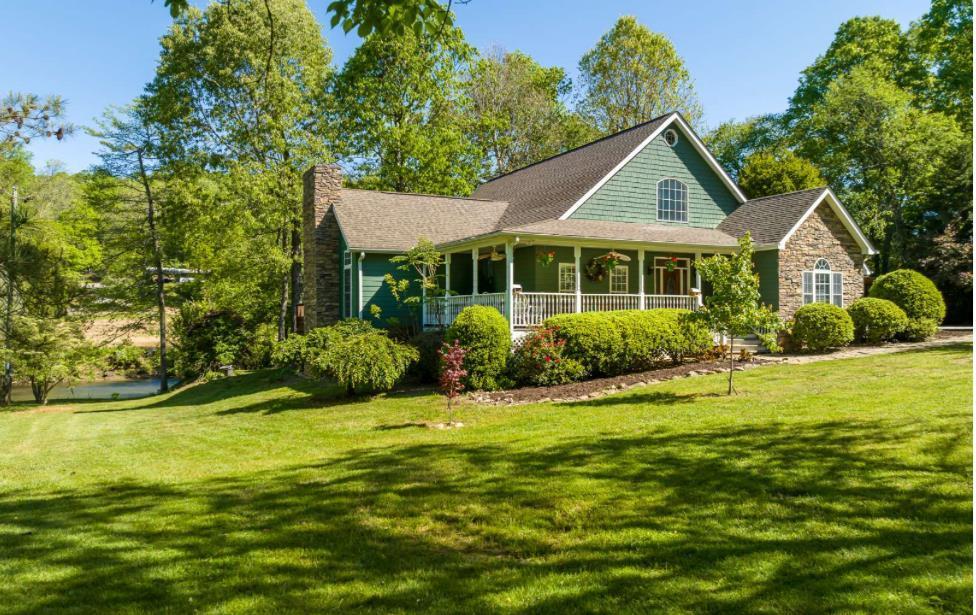 Ellijay, Georgia, 30536, United States, 3 Bedrooms Bedrooms, ,3 BathroomsBathrooms,Residential,Active,1953369