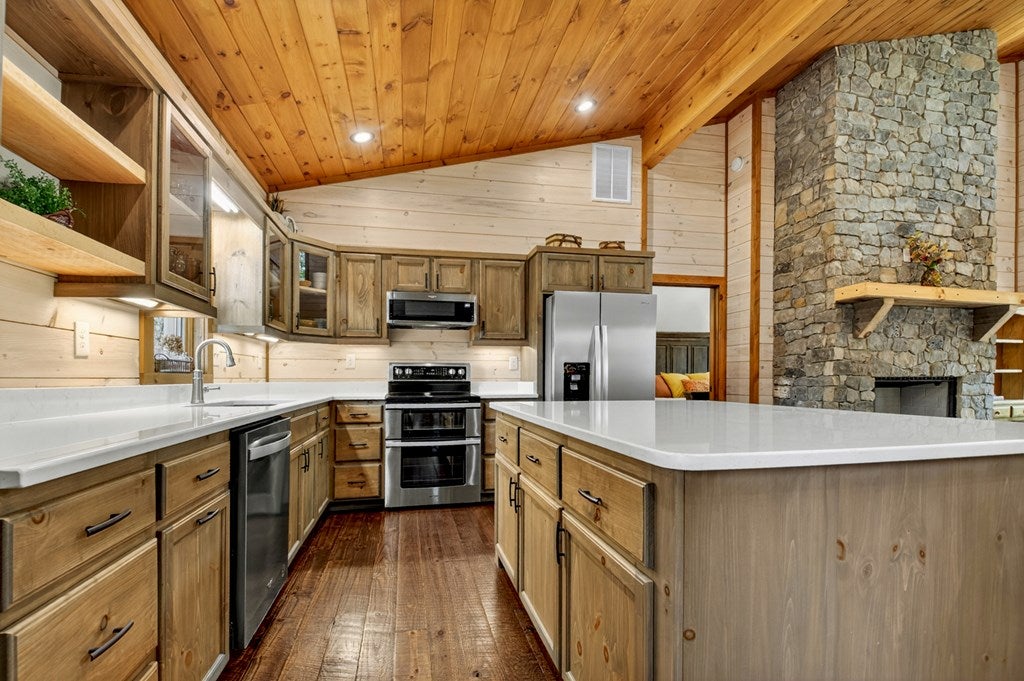 Morganton, Georgia, 30560, United States, 4 Bedrooms Bedrooms, ,4 BathroomsBathrooms,Residential,Active,1844261