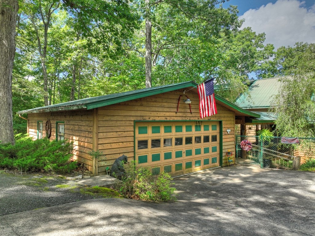 Mineral Bluff, Georgia, 30559, United States, 4 Bedrooms Bedrooms, ,3 BathroomsBathrooms,Residential,Active,1899865