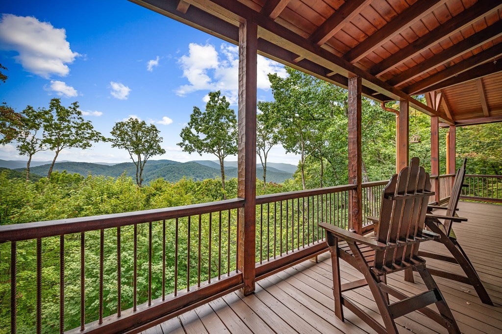 Morganton, Georgia, 30560, United States, 4 Bedrooms Bedrooms, ,5 BathroomsBathrooms,Residential,Active,1952626