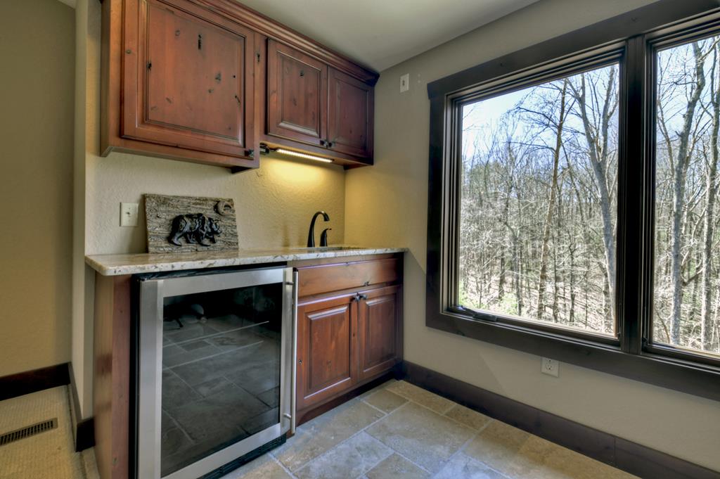 Ellijay, Georgia, 30536, United States, 5 Bedrooms Bedrooms, ,6 BathroomsBathrooms,Residential,Active,1953362