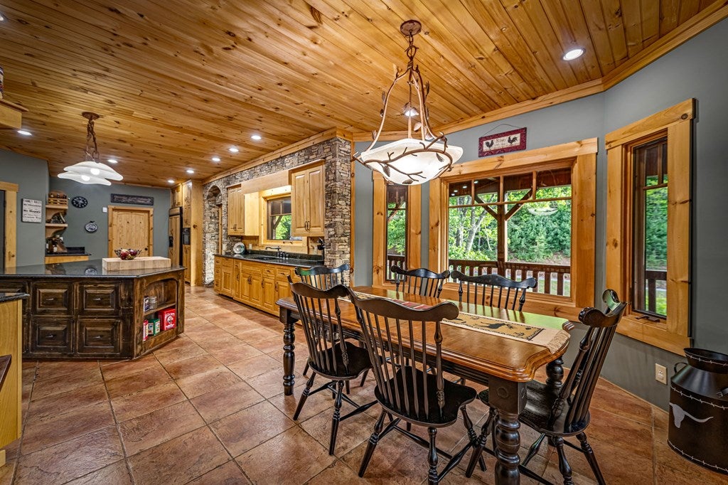 Brasstown, North Carolina, 28902, United States, 4 Bedrooms Bedrooms, ,5 BathroomsBathrooms,Residential,Active,1810516