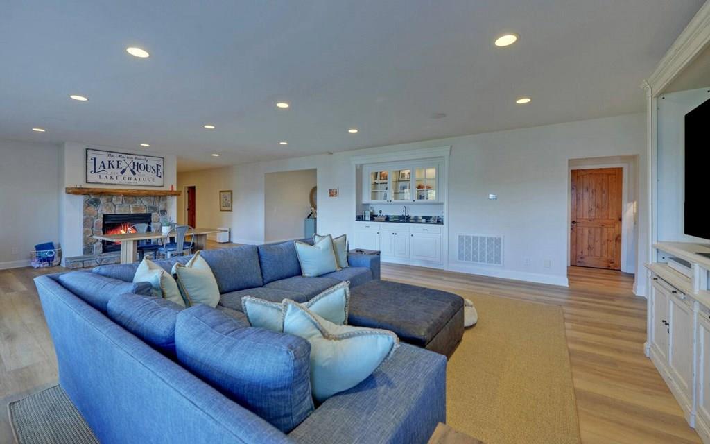 Hiawassee, Georgia, 30546, United States, 8 Bedrooms Bedrooms, ,6 BathroomsBathrooms,Residential,Active,1821974