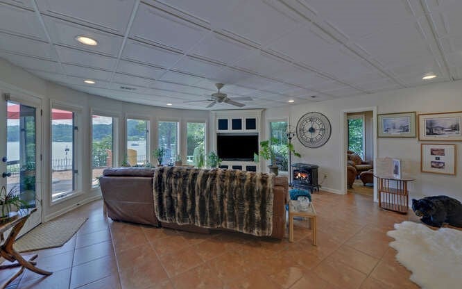 Hiawassee, Georgia, 30546, United States, 4 Bedrooms Bedrooms, ,3 BathroomsBathrooms,Residential,Active,1863263