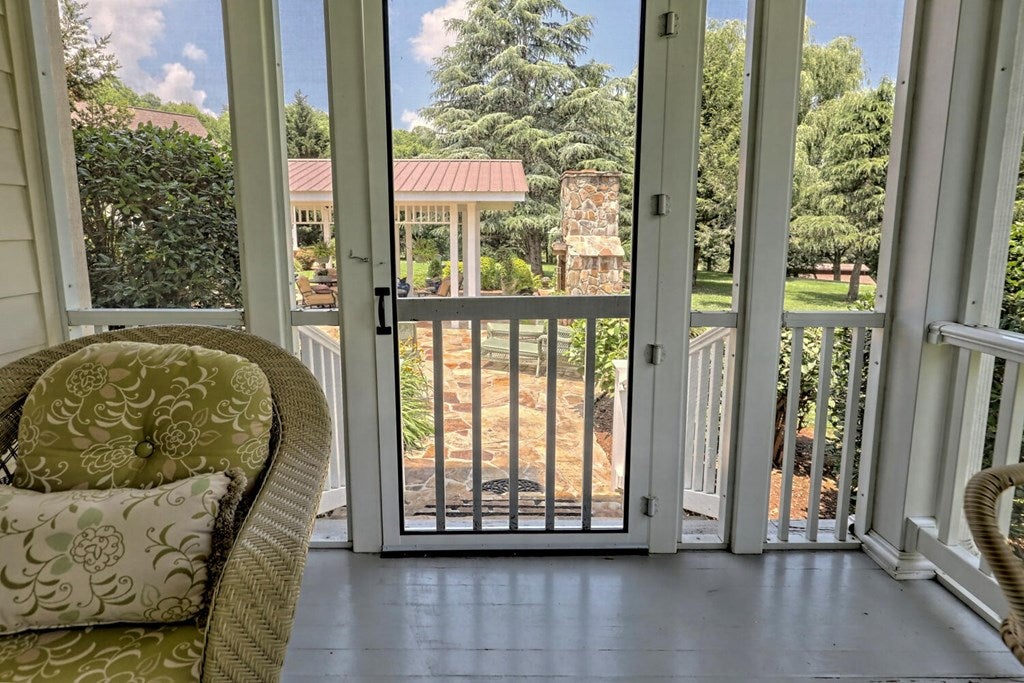 Young Harris, Georgia, 30582, United States, 4 Bedrooms Bedrooms, ,5 BathroomsBathrooms,Residential,Active,1945371