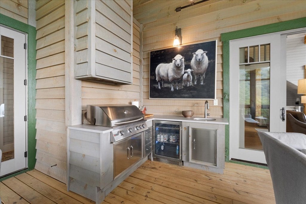 Ellijay, Georgia, 30540, United States, 5 Bedrooms Bedrooms, ,7 BathroomsBathrooms,Residential,Active,1951812