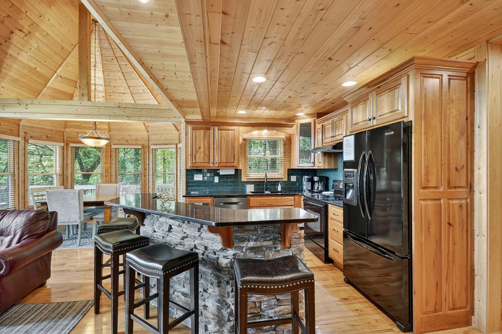Blue Ridge, Georgia, 30513, United States, 4 Bedrooms Bedrooms, ,4 BathroomsBathrooms,Residential,Active,1877814