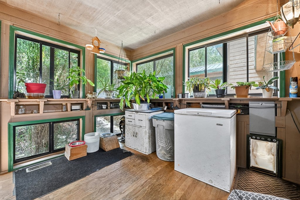 Mineral Bluff, Georgia, 30559, United States, 4 Bedrooms Bedrooms, ,3 BathroomsBathrooms,Residential,Active,1899865