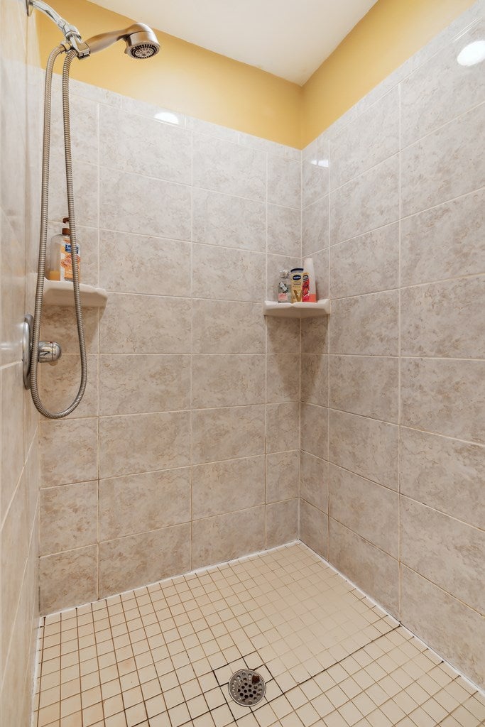 Blairsville, Georgia, 30512, United States, ,5 BathroomsBathrooms,Residential,Active,1894214