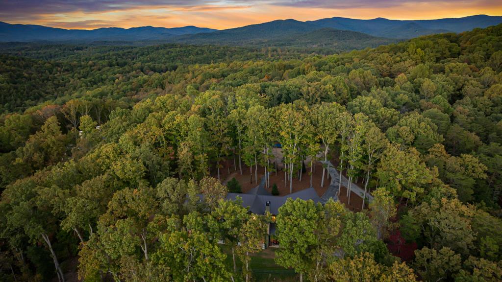 Ellijay, Georgia, 30536, United States, 3 Bedrooms Bedrooms, ,4 BathroomsBathrooms,Residential,Active,1968120