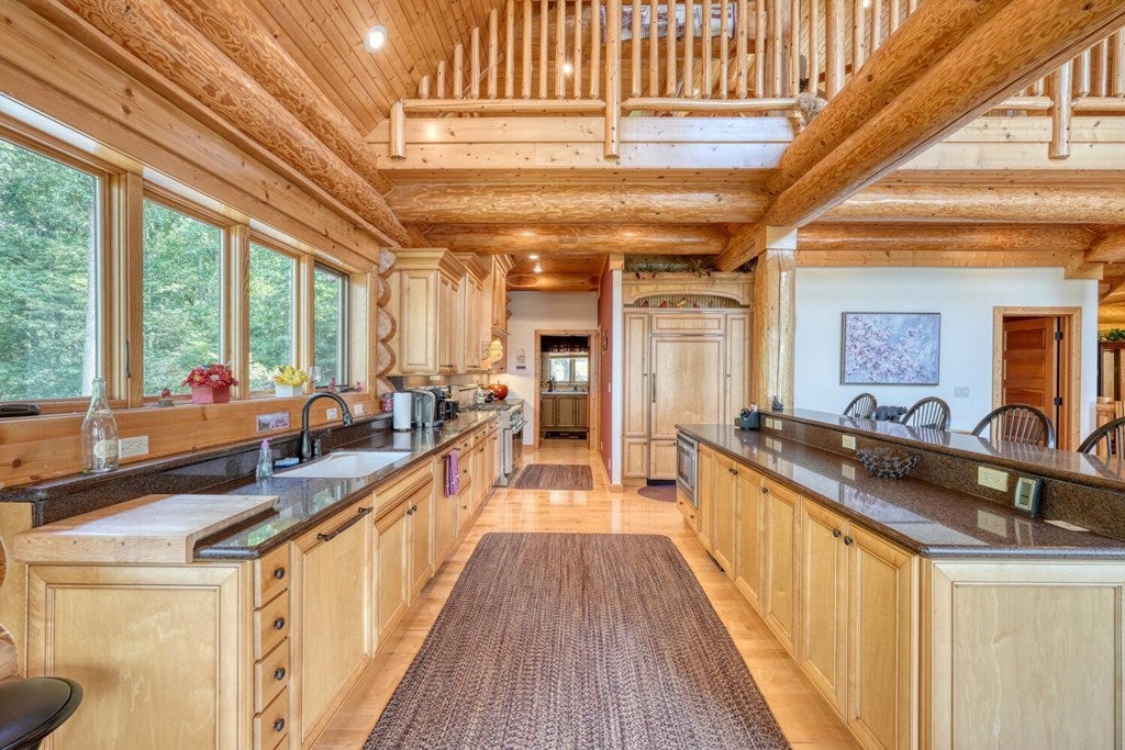 Blairsville, Georgia, 30512, United States, 4 Bedrooms Bedrooms, ,6 BathroomsBathrooms,Residential,Active,1934771
