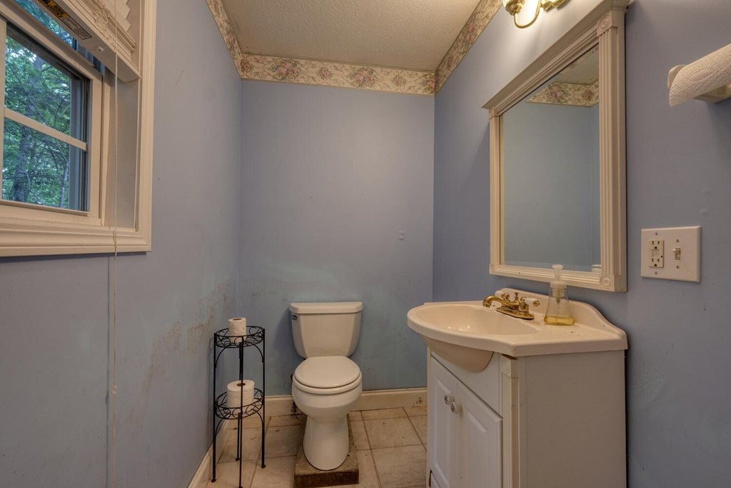 Blairsville, Georgia, 30512, United States, 4 Bedrooms Bedrooms, ,4 BathroomsBathrooms,Residential,Active,1892611