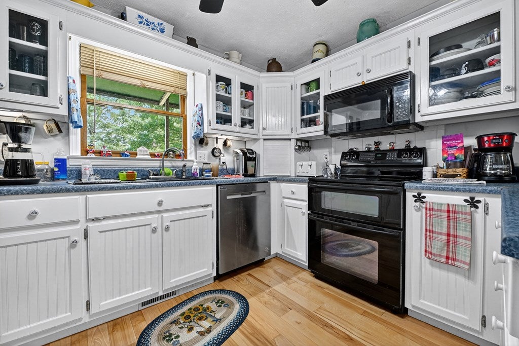 Mineral Bluff, Georgia, 30559, United States, 4 Bedrooms Bedrooms, ,3 BathroomsBathrooms,Residential,Active,1899865