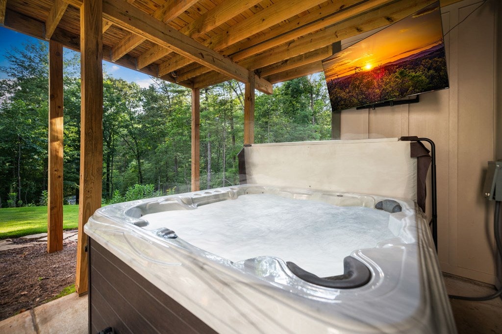 Ellijay, Georgia, 30540, United States, 5 Bedrooms Bedrooms, ,6 BathroomsBathrooms,Residential,Active,1914794