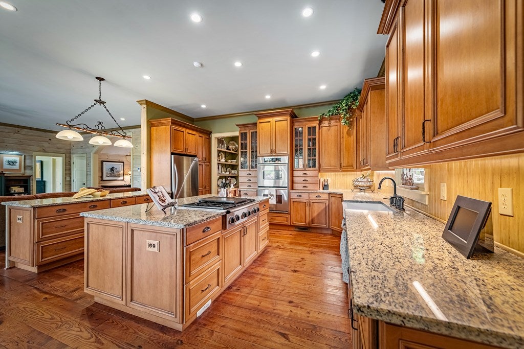 Ellijay, Georgia, 30536, United States, 4 Bedrooms Bedrooms, ,4 BathroomsBathrooms,Residential,Active,1800168