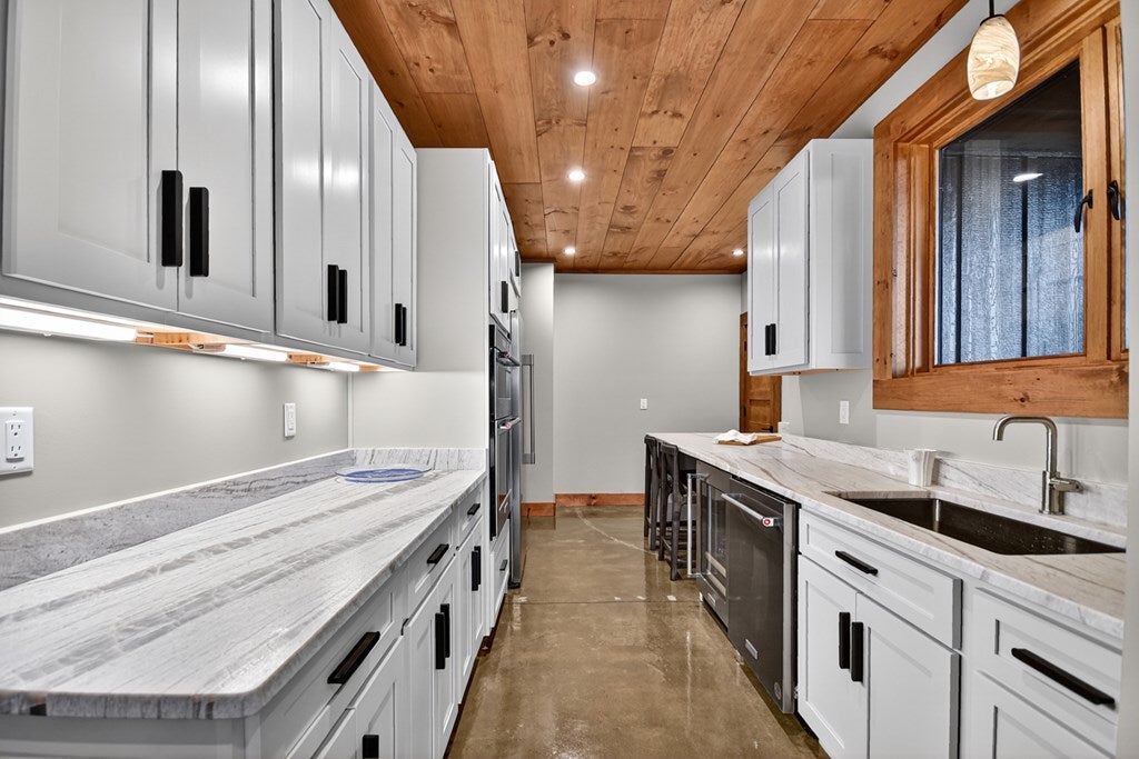 Blue Ridge, Georgia, 30513, United States, 5 Bedrooms Bedrooms, ,5 BathroomsBathrooms,Residential,Active,1945259