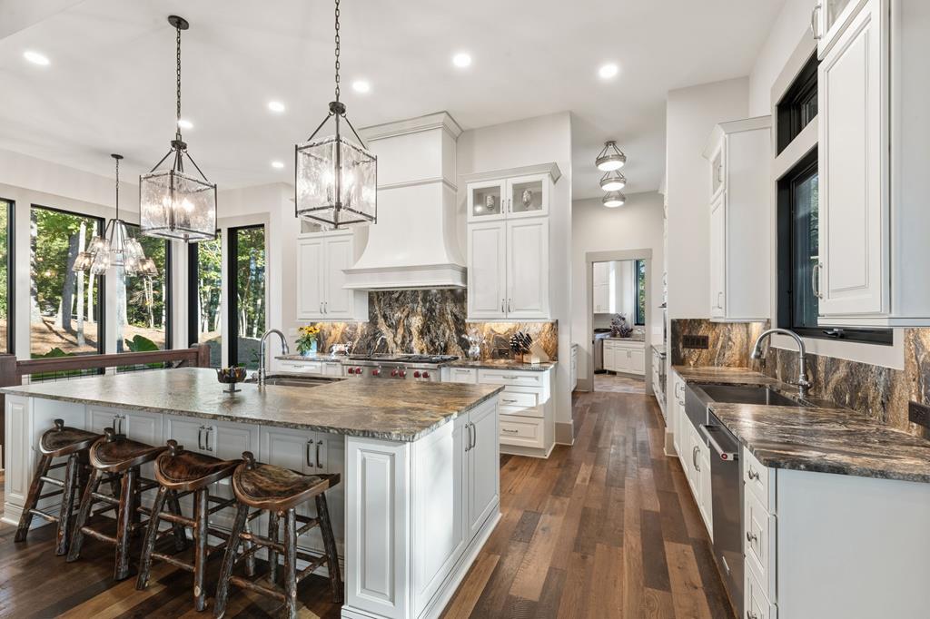 Ellijay, Georgia, 30536, United States, 3 Bedrooms Bedrooms, ,4 BathroomsBathrooms,Residential,Active,1968120