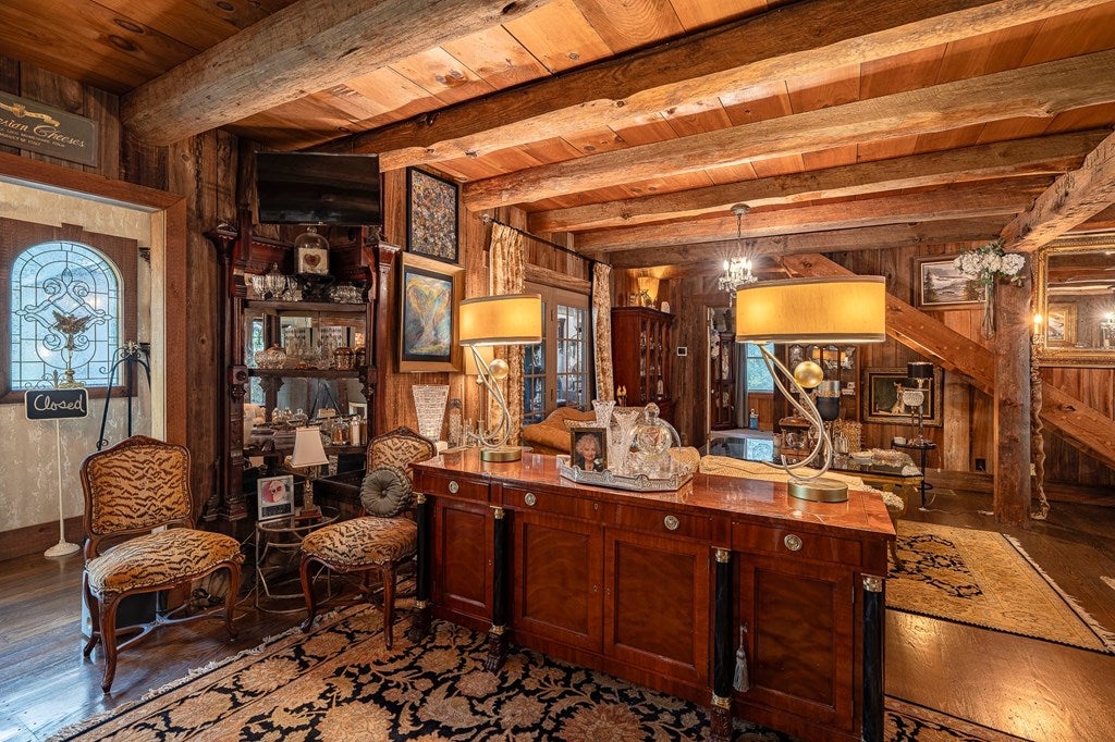 Blairsville, Georgia, 30512, United States, 5 Bedrooms Bedrooms, ,6 BathroomsBathrooms,Residential,Active,1944103