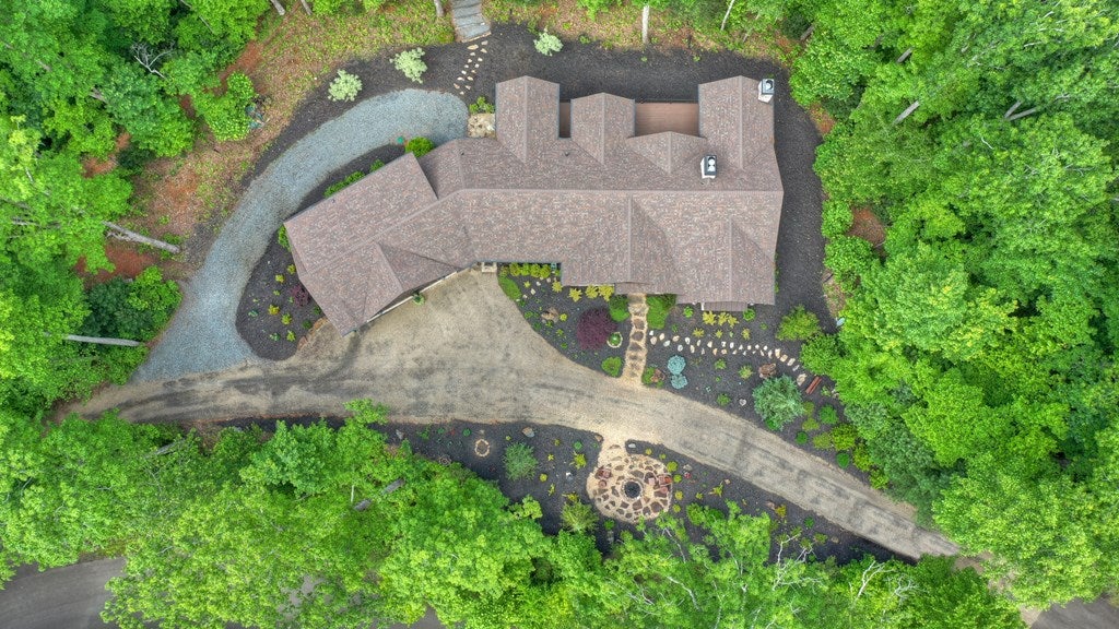 Ellijay, Georgia, 30536, United States, 5 Bedrooms Bedrooms, ,6 BathroomsBathrooms,Residential,Active,1953362
