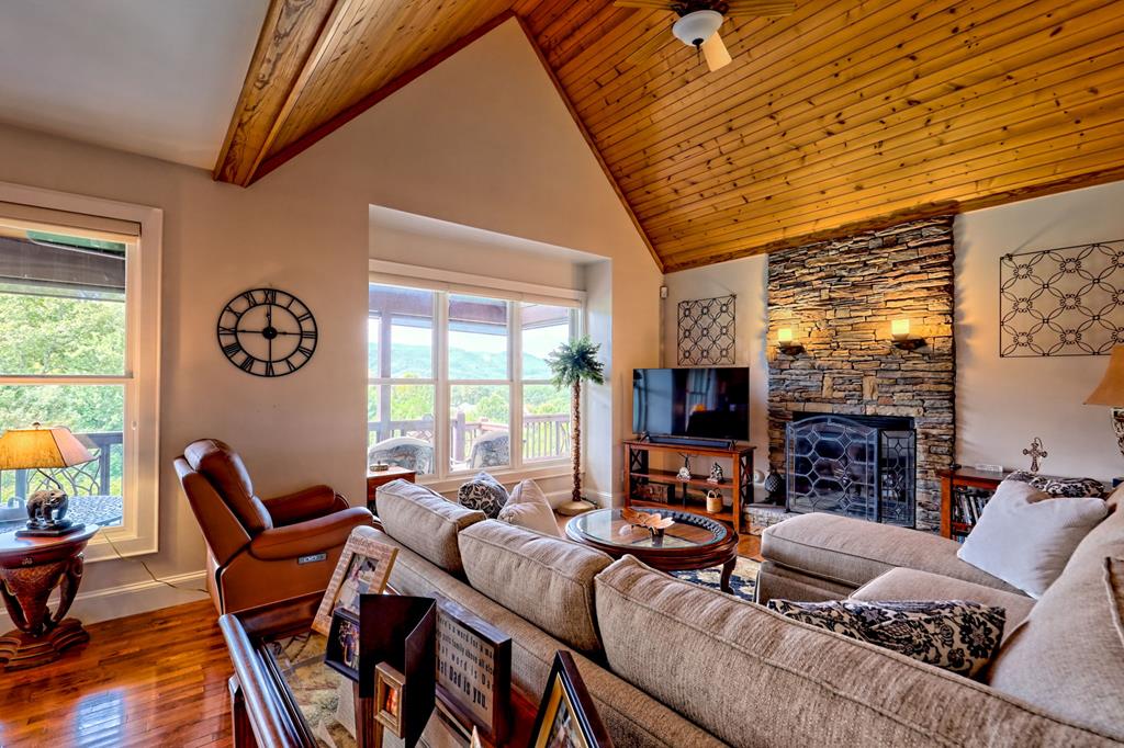 Franklin, North Carolina, 28734, United States, 3 Bedrooms Bedrooms, ,4 BathroomsBathrooms,Residential,Active,1945078