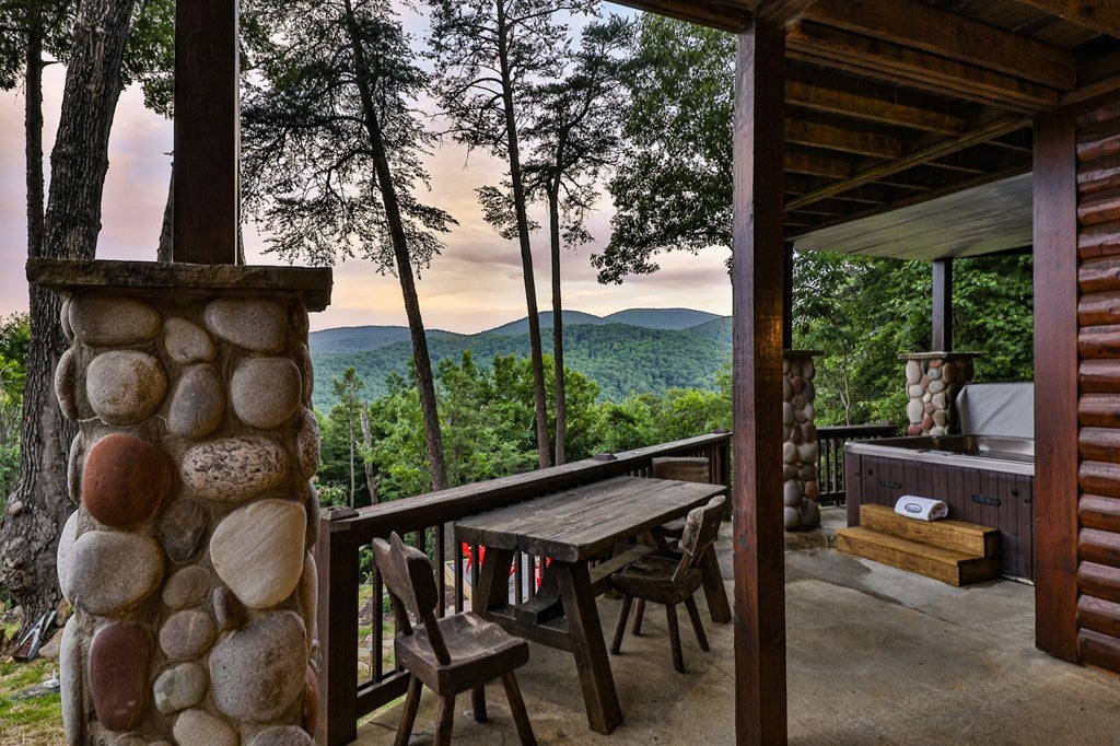 Blue Ridge, Georgia, 30513, United States, 4 Bedrooms Bedrooms, ,4 BathroomsBathrooms,Residential,Active,1998761