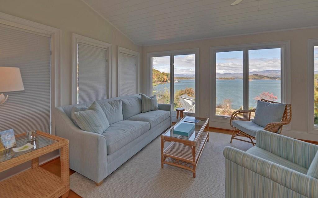 Hiawassee, Georgia, 30546, United States, 8 Bedrooms Bedrooms, ,6 BathroomsBathrooms,Residential,Active,1821974