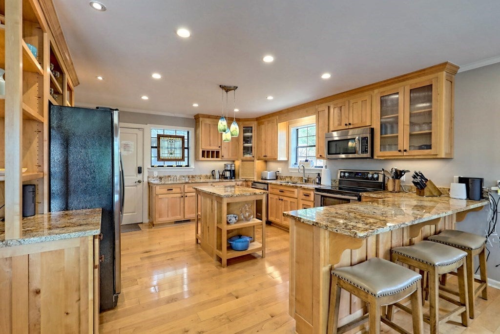 Blairsville, Georgia, 30512, United States, 3 Bedrooms Bedrooms, ,6 BathroomsBathrooms,Residential,Active,1920218