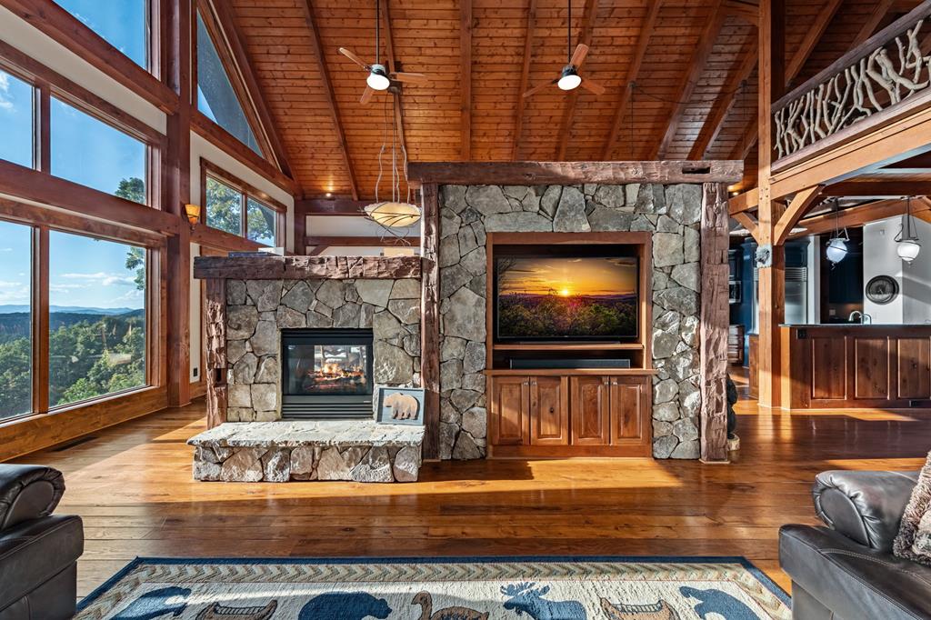 Ellijay, Georgia, 30536, United States, 5 Bedrooms Bedrooms, ,5 BathroomsBathrooms,Residential,Active,1973280