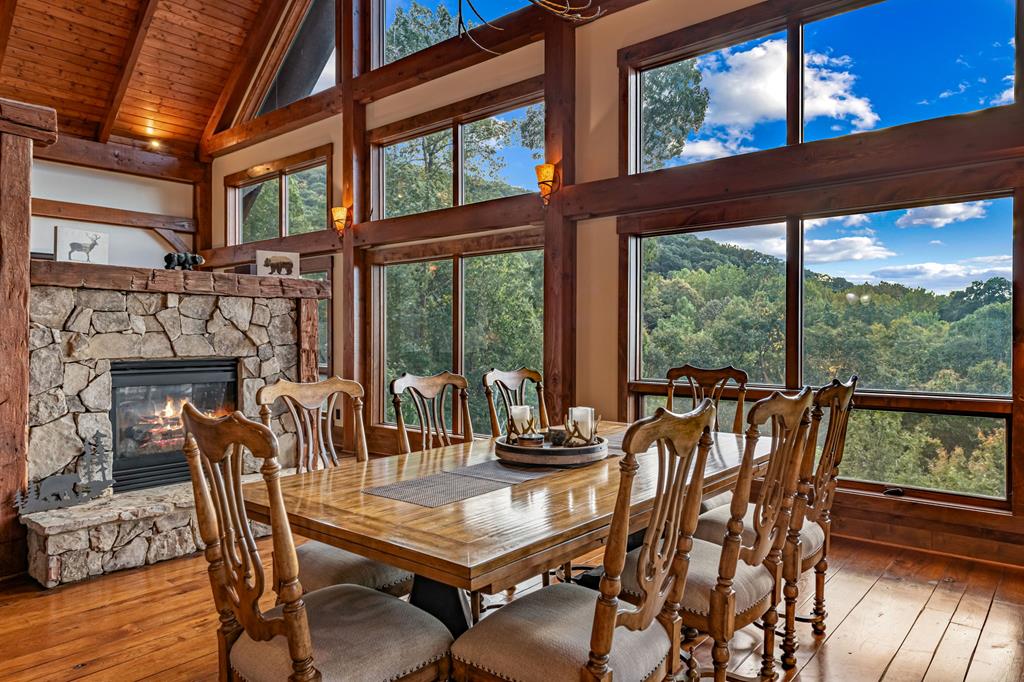 Ellijay, Georgia, 30536, United States, 5 Bedrooms Bedrooms, ,5 BathroomsBathrooms,Residential,Active,1973280