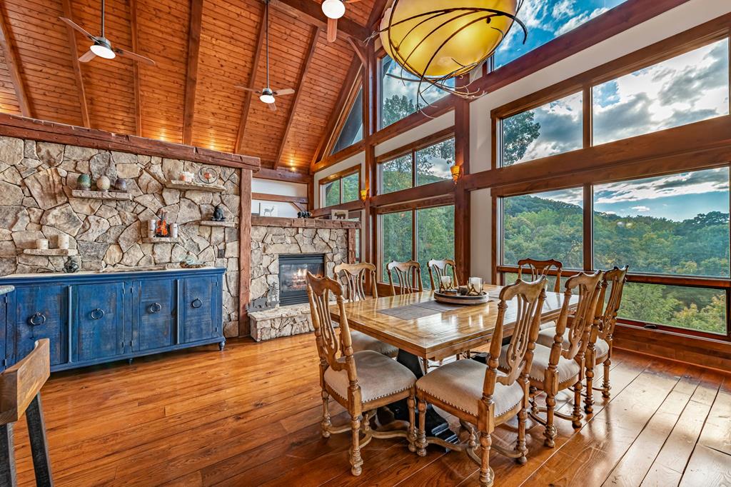 Ellijay, Georgia, 30536, United States, 5 Bedrooms Bedrooms, ,5 BathroomsBathrooms,Residential,Active,1973280