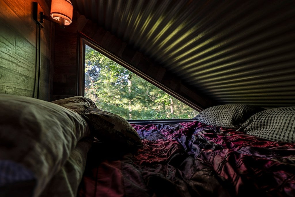 Blairsville, Georgia, 30512, United States, 5 Bedrooms Bedrooms, ,6 BathroomsBathrooms,Residential,Active,1944103