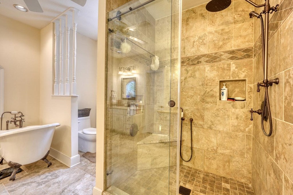 Blairsville, Georgia, 30512, United States, 4 Bedrooms Bedrooms, ,4 BathroomsBathrooms,Residential,Active,1892611