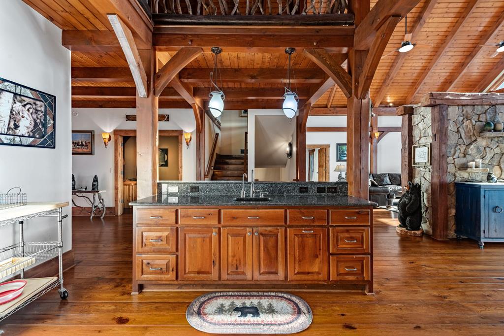 Ellijay, Georgia, 30536, United States, 5 Bedrooms Bedrooms, ,5 BathroomsBathrooms,Residential,Active,1973280