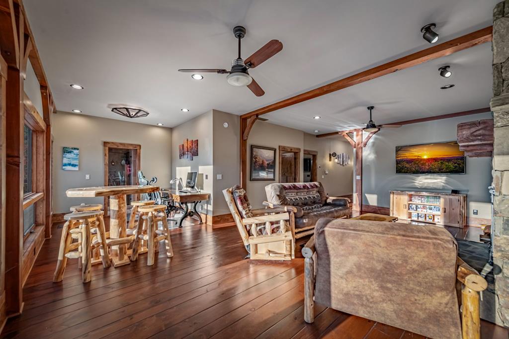 Ellijay, Georgia, 30536, United States, 5 Bedrooms Bedrooms, ,5 BathroomsBathrooms,Residential,Active,1973280