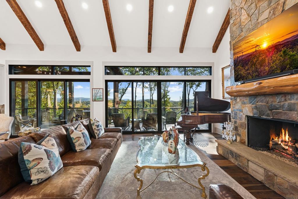 Ellijay, Georgia, 30536, United States, 3 Bedrooms Bedrooms, ,4 BathroomsBathrooms,Residential,Active,1968120