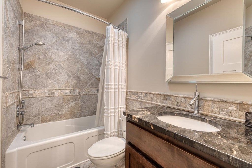 Blairsville, Georgia, 30512, United States, 4 Bedrooms Bedrooms, ,4 BathroomsBathrooms,Residential,Active,1850663