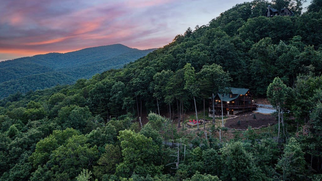 Blue Ridge, Georgia, 30513, United States, 4 Bedrooms Bedrooms, ,4 BathroomsBathrooms,Residential,Active,1998761