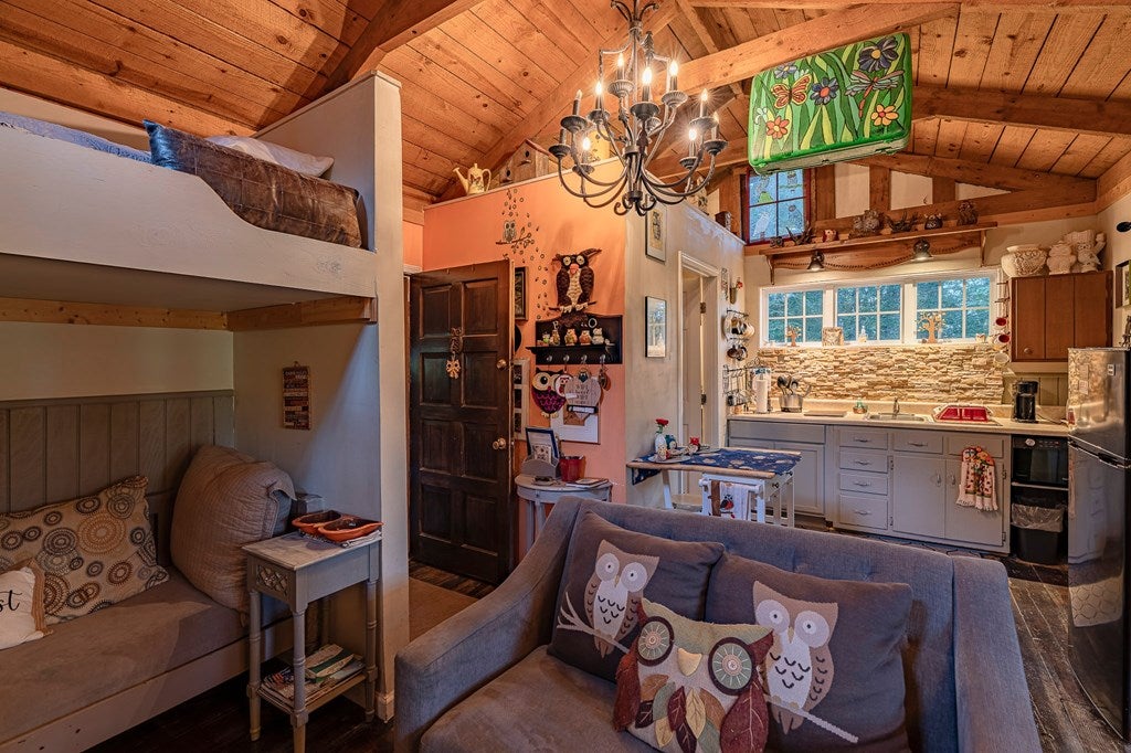 Blairsville, Georgia, 30512, United States, 5 Bedrooms Bedrooms, ,6 BathroomsBathrooms,Residential,Active,1944103