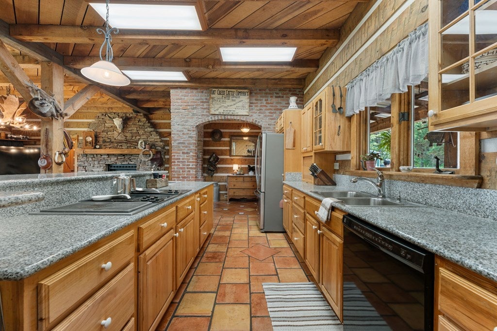 Warne, North Carolina, 28909, United States, 3 Bedrooms Bedrooms, ,3 BathroomsBathrooms,Residential,Active,1859363
