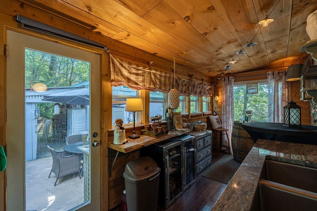 Blairsville, Georgia, 30512, United States, 5 Bedrooms Bedrooms, ,6 BathroomsBathrooms,Residential,Active,1944103