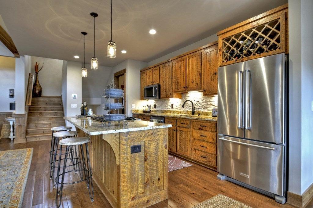 Ellijay, Georgia, 30540, United States, 5 Bedrooms Bedrooms, ,4 BathroomsBathrooms,Residential,Active,1745330