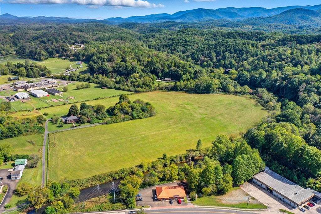 Ellijay, Georgia, 30540, United States, 4 Bedrooms Bedrooms, ,4 BathroomsBathrooms,Residential,Active,1954327