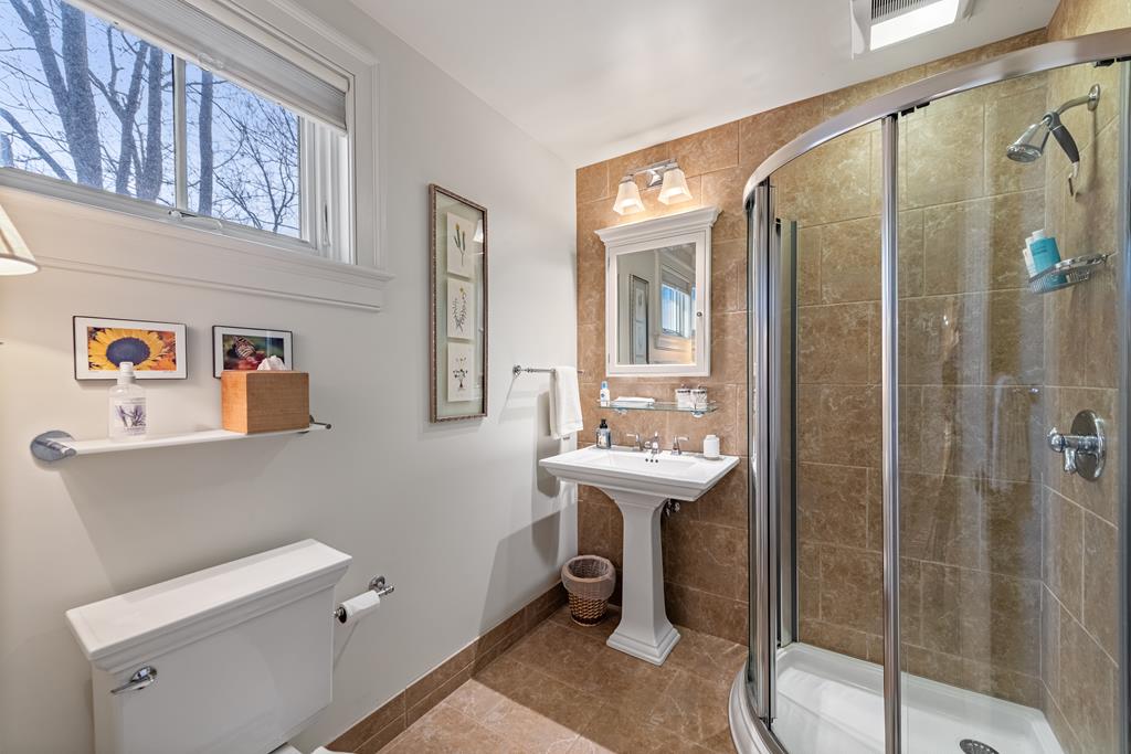 Murphy, North Carolina, 28906, United States, 5 Bedrooms Bedrooms, ,6 BathroomsBathrooms,Residential,Active,2000202