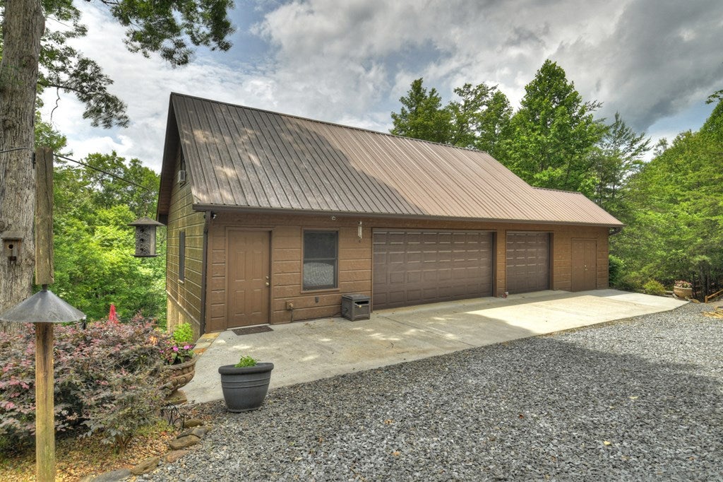 Morganton, Georgia, 30560, United States, 4 Bedrooms Bedrooms, ,6 BathroomsBathrooms,Residential,Active,1944072